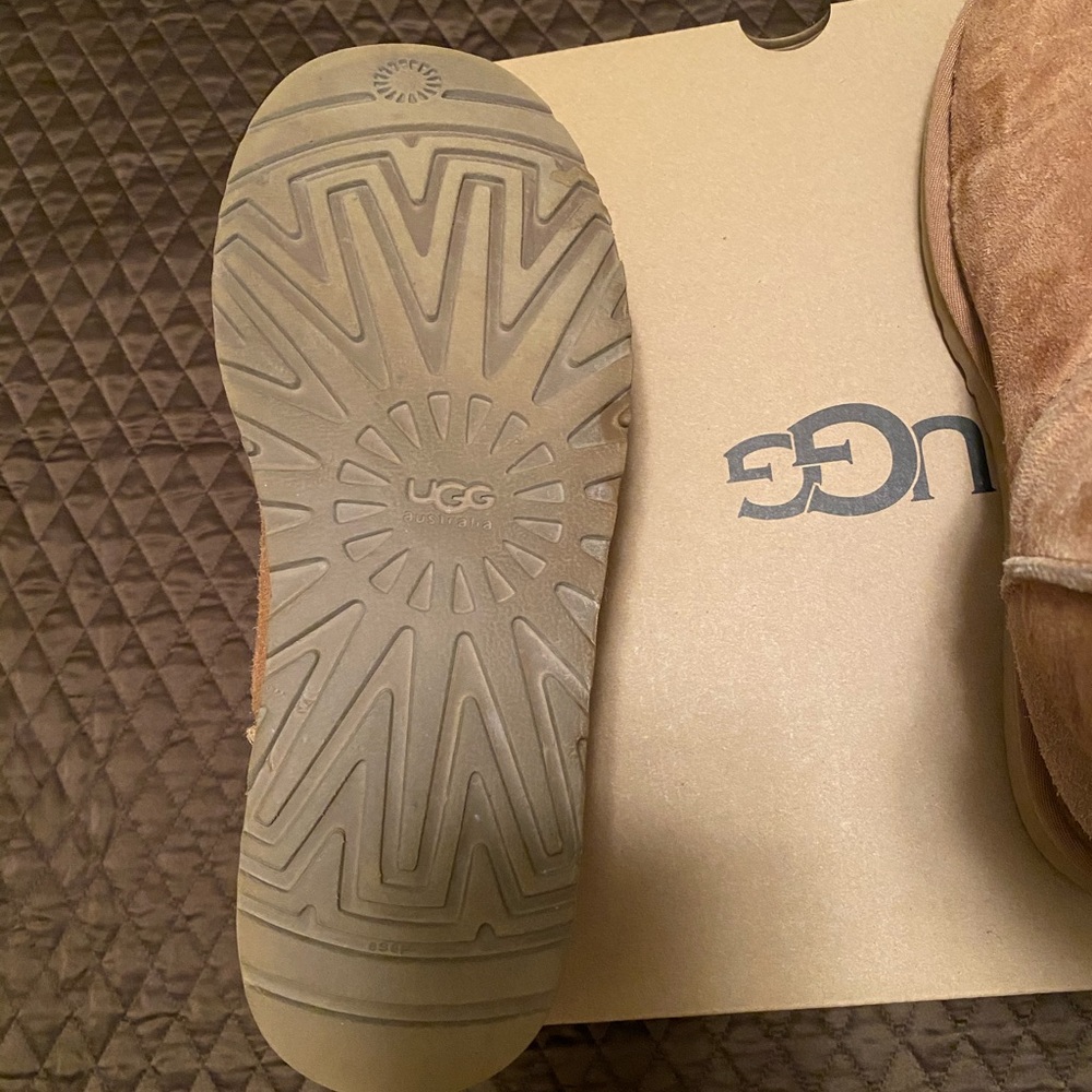 Bailey Button Ugg Boots Size 9